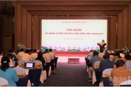 Conférence nationale de formation sur les compétences de communication pour l'Année de l'APEC en 2027. Photo: baomoi.com