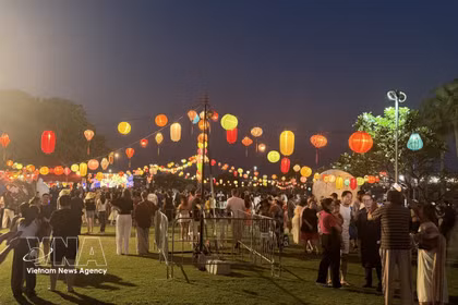 Le Festival des Lanternes 2026 attire des milliers de visiteurs à Darwin, en Australie. Photo: VNA