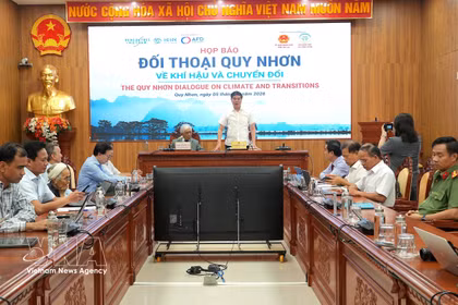 Le vice-président du Comité populaire de Gia Lai, Lam Hai Giang, s'exprime lors de la conférence de presse. Photo: VNA