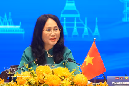 La ministre vietnamienne de la Culture, des Sports et du Tourisme, Mme Lam Thi Phuong Thanh, préside la conférence. Photo: VNA
