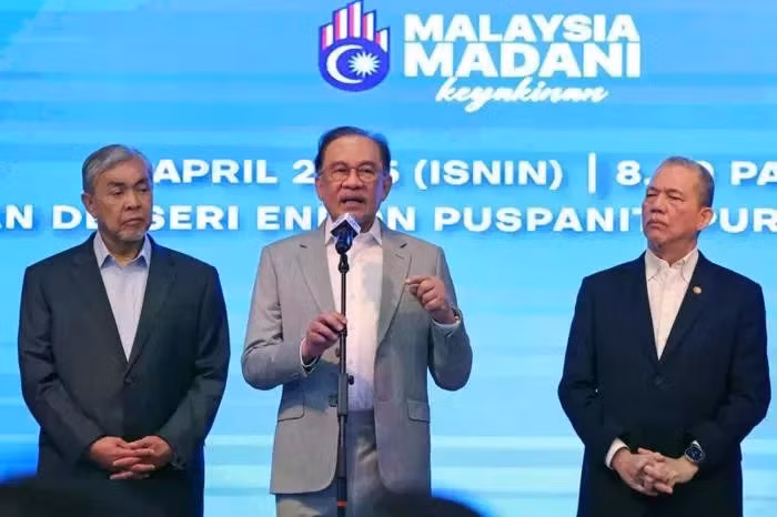 Le Premier ministre malaisien Anwar Ibrahim (au centre) lors de la réunion (Photo : bernama)