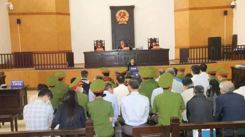 Lors du procès en appel dans l'affaire de manipulation boursière et d'appropriation frauduleuse de biens impliquant le groupe FLC. (Photo : nhandan.vn)