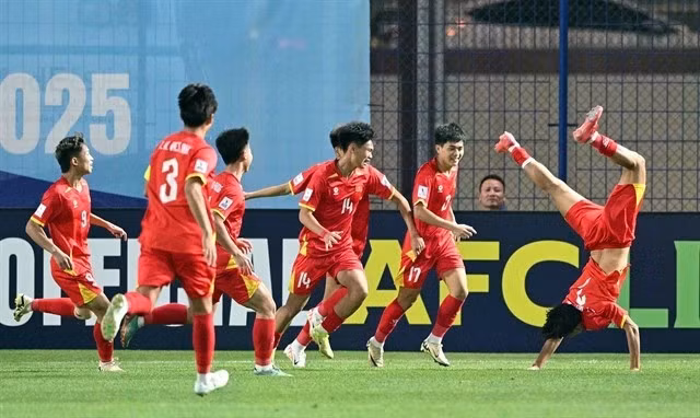 Hoang Trong Duy Khang (7) est ravi de son égalisation contre l'Australie. (Photo : AFC)