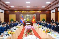 Entretien entre le Premier ministre Pham Minh Chinh et son homologue cambodgien Hun Manet. Photo: VNA
