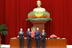 Le 14e Comité central du Parti élit à l'unanimité To Lam au poste de secrétaire général du Parti. Photo: VNA