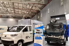 Le Vietnam prolonge officiellement l’application d’un taux de 0 % pour les frais d’immatriculation des voitures électriques à batterie, et ce jusqu’au 31 décembre 2030. Photo: VNA