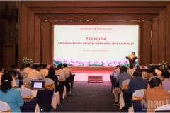 Conférence nationale de formation sur les compétences de communication pour l'Année de l'APEC en 2027. Photo: baomoi.com