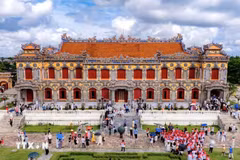 La cité impériale de Hué attire un grand nombre de visiteurs. Photo : VNA