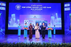 Des entreprises technologiques sont récompensées lors de la quatrième cérémonie des Vietnam Industry 4.0 Top Awards. Photo : nhandan.vn