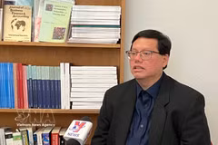 Le Dr Ho Quoc Tuan, maître de conférences à l'Université de Bristol (Royaume-Uni), lors d'une interview accordée à l'Agence vietnamienne d'information (VNA). Photo: VNA