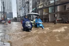 Inondations dans la rue Nguyen Tuan à Hanoï le 26 août au matin. Photo : VNA