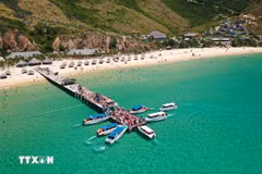Des eaux cristallines à Eo Gio, Quy Nhon. Photo : VNA