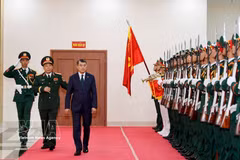 Le Premier ministre Le Minh Hung assiste à la cérémonie de rentrée 2026-2027 de l’Académie nationale de défense. Photo: VNA