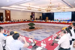 Séance de travail entre les dirigeants de Hô Chi Minh-Ville et la délégation de jeunes dirigeants de trois Parti du Vietnam, du Cambodge et du Laos. Photo: VNA