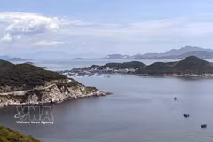 La beauté spectaculaire le long de la route côtière à Khanh Hoa