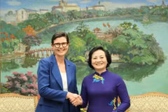 La vice-Première ministre vietnamienne, Pham Thi Thanh Tra (droite), et Angela Pratt, représentante de l'OMS au Vietnam. Photo: baochinhphu