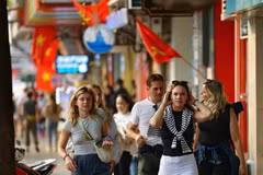 De janvier à octobre, le pays accueille 17,2 millions de visiteurs, soit une augmentation annuelle de 21,5%. Photo: VNA