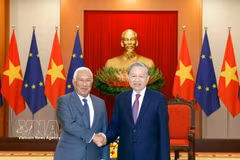 Le secrétaire général du Parti communiste du Vietnam (PCV) et président vietnamien, To Lam (droite), et le président du Conseil européen António Costa en janvier 2026. Photo : VNA