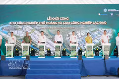 Cérémonie de mise en chantier de la zone industrielle de Tho Hoang et du complexe industriel de Lac Dao. Photo: VNA