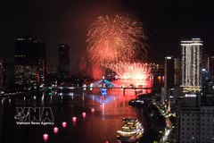 Le Festival international de feux d'artifice de Da Nang est non seulement un événement culturel majeur, mais aussi un produit touristique unique de Da Nang. Photo: VNA