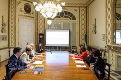 Des représentants de l'Université Austral et de l'ambassade du Vietnam lors de la séance de travail. Photo : VNA