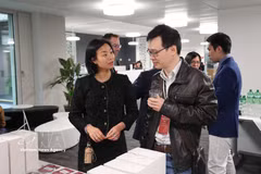 Ly Pham et Luu Vinh Toan lors d'un événement à Zurich. Photo : VNA