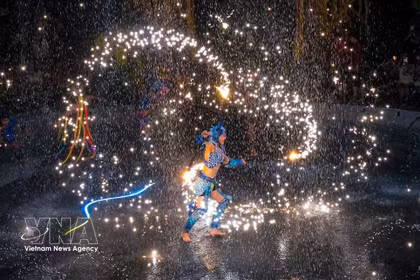 La technologie 3D Mapping sublime le spectacle de cirque « Sơn Thần Thủy Quái »