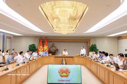 Le vice-Premier ministre Ho Quoc Dung préside une réunion consacrée à l’état d’avancement des missions de développement des technologies stratégiques. Photo : VNA