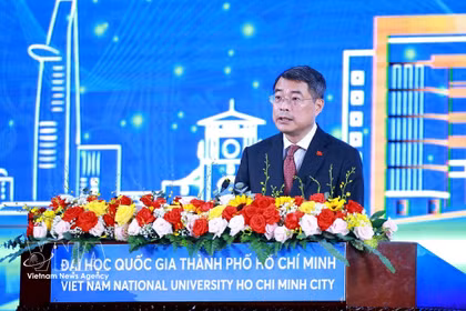 Le Premier ministre Le Minh Hung prend la parole. Photo : VNA