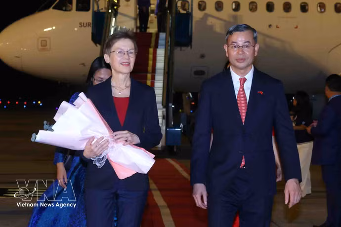 La Première ministre de la Principauté du Liechtenstein, Brigitte Haas, a été accueillie par le ministre des Finances, Ngo Van Tuan. Photo : VNA