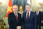 Le secrétaire général du Comité central du Parti communiste du Vietnam, Tô Lâm (droite), et le président russe, Vladimir Poutine. Photo: VNA
