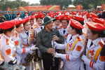 Le Premier ministre Pham Minh Chinh rend visite aux forces en entraînement à Dong Nai pour participer au défilé marquant le 50e anniversaire de la Libération du Sud et de la Réunification nationale. Photo: VNA