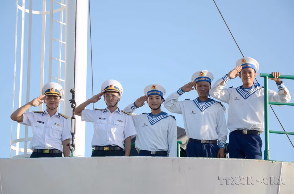 La Marine populaire du Vietnam est la force noyau qui protège fermement la souveraineté maritime et insulaire sacrée de la Patrie, contribuant à garantir la paix et la stabilité dans le pays et dans la région. Photo: VNA