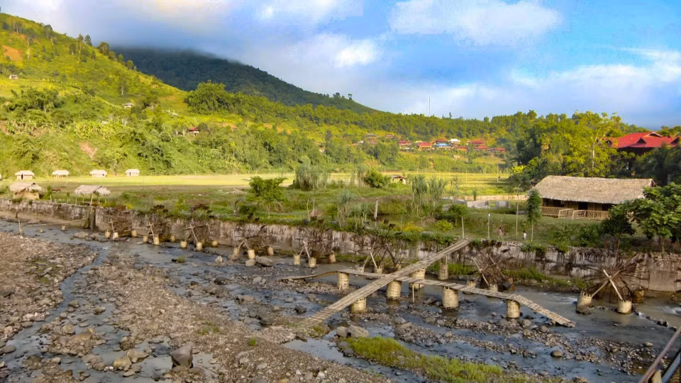 Des roues à eau font un point d'orgue du paysage du village touristique communautaire de Na Su. Photo: VNA
