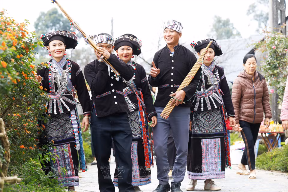 Les Lao du district de Tam Duong, province de Lai Chau, s'habillent avec leur tenue traditionnelle unique. Photo: VNA