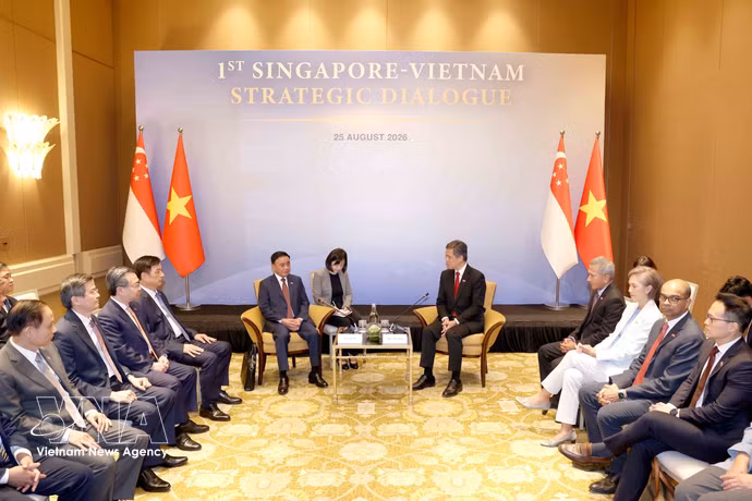 Cérémonie d'accueil solennel du permanent du Secrétariat Tran Cam Tu à Singapour. Photo: VNA