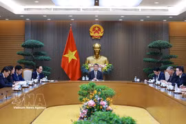 Le Premier ministre Le Minh Hung s'est entretenu pour la première fois par téléphone avec son homologue canadien, Mark Carney. Photo: VNA