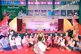 Un programme pour célébrer le Nouvel An traditionnel Boun Pi May du Laos pour environ 300 étudiants lao étudiant et vivant dans la ville de Huê. Photo: VNA