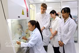 L’université de Tra Vinh accueille de nombreux étudiants et chercheurs vietnamiens et étrangers. Photo : VNA
