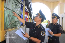 Au poste-frontière de Tinh Bien, dans la province d'An Giang. Photo: VNA