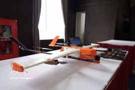 Espace d'exposition de drones lors d'une conférence sur les technologies à Da Nang. Photo : VNA
