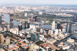 Le centre de Hô Chi Minh-Ville et la péninsule de Thu Thiem, site retenu pour le développement du Centre financier international du Vietnam. Photo: VNA