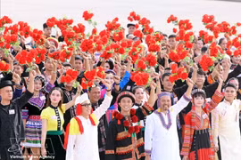 Des représentants des 54 groupes ethniques du Vietnam participent au défilé solennel marquant le 80e anniversaire de la Révolution d’Août et de la Fête nationale, le 2 septembre 2025. Photo : VNA