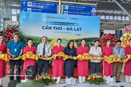 Lors de la cérémonie d'inauguration de la liaison aérienne Can Tho-Da Lat. Photo : VNA
