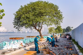 Au lac de l’Ouest, le pas de tir est aménagé rue Quang Khanh, dans le quartier de Tay Ho. Photo : VNA