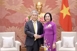 La vice-présidente de l'Assemblée nationale (AN) Nguyên Thi Thanh et le président-directeur général de Korea Electric Power Corporation (KEPCO) Kim Dong Cheol. Photo: VNA