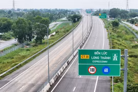 Exploitation de la ligne principale de près de 30 km de l'autoroute Ben Luc - Long Thanh à partir du 28 avril 2025