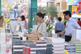 Véritable rendez-vous culturel incontournable depuis plus d’une décennie, cet événement vise à promouvoir la culture de la lecture tout en offrant aux citoyens une expérience de célébration du Nouvel An lunaire axée sur l’enrichissement intellectuel et spirituel. Photo : VNA