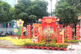 La rue des fleurs Nguyen Hue du Têt du Cheval sous le thème « Printemps de convergence - S’élancer avec détermination » a été officiellement inaugurée dans la soirée du 15 février 2026 (28e jour du 12e mois de l’Année du Serpent). Photo : VNA