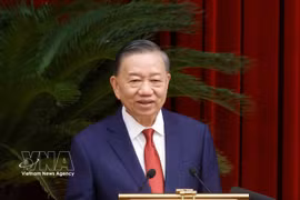 Le secrétaire général du Parti et président de la République, To Lam, prononce un discours lors de la clôture du 4e Plénum du Comité central du Parti communiste du Vietnam du 14e mandat. Photo : VNA